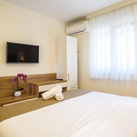 Apartments Leone Lukas Promajna Phòng bức ảnh