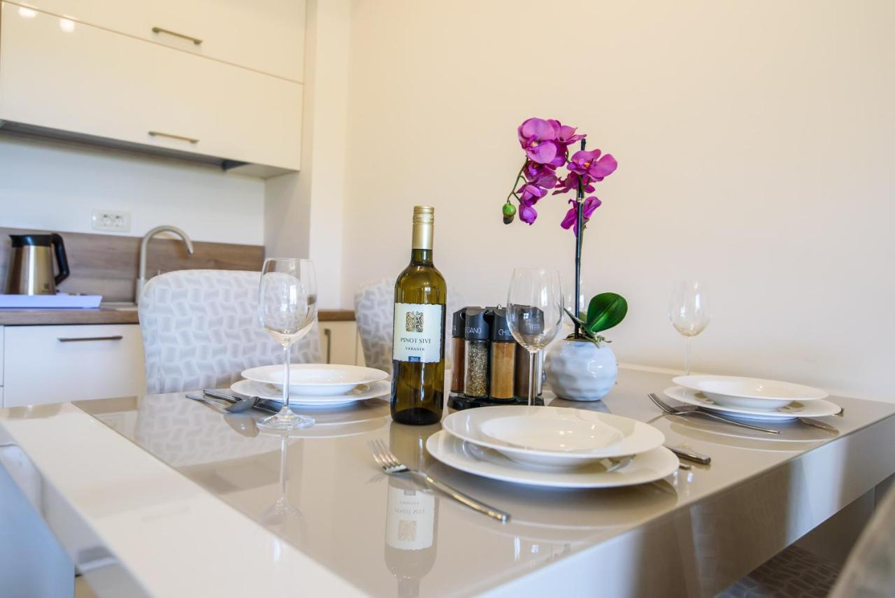 Apartments Leone Lukas Promajna Phòng bức ảnh