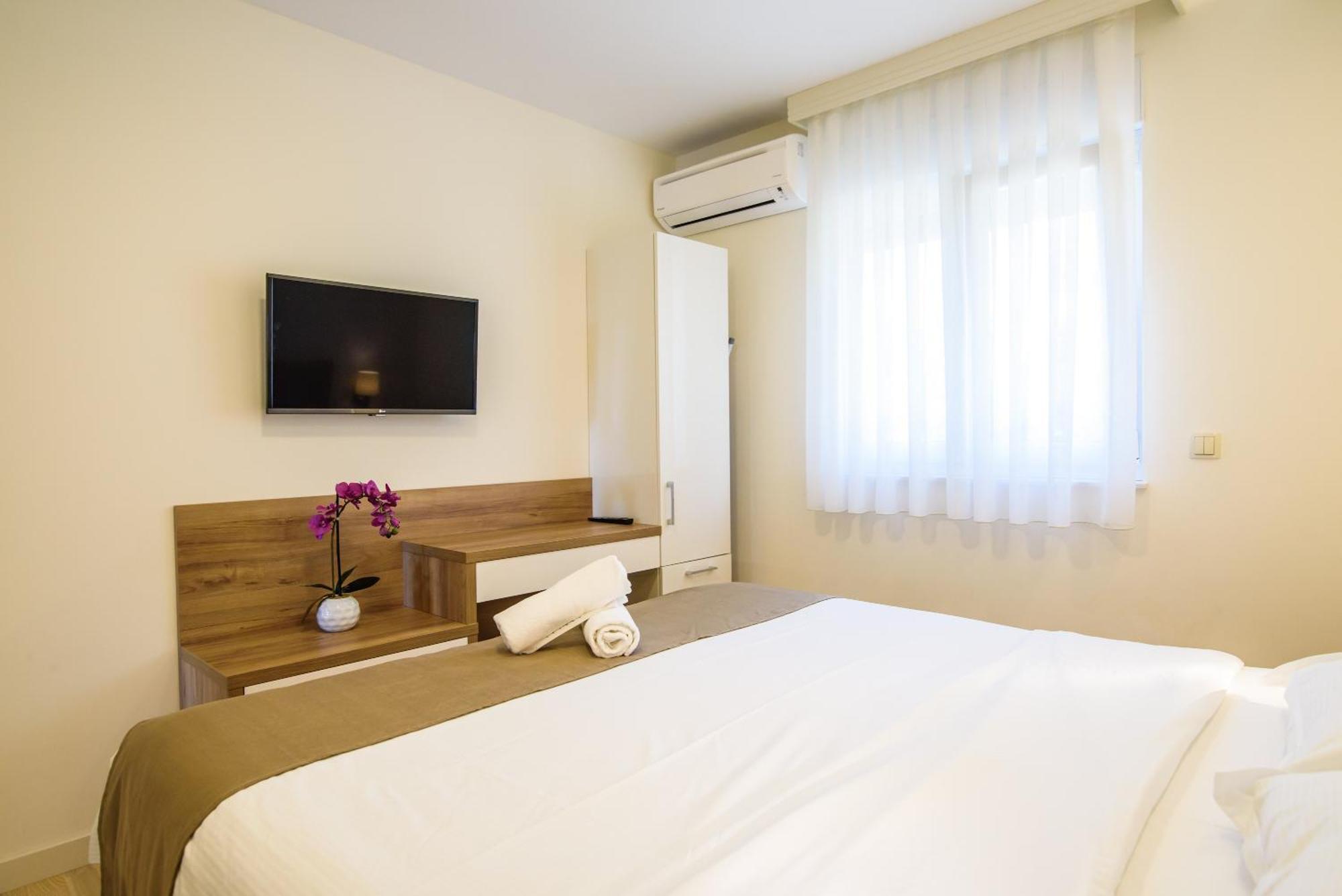 Apartments Leone Lukas Promajna Phòng bức ảnh