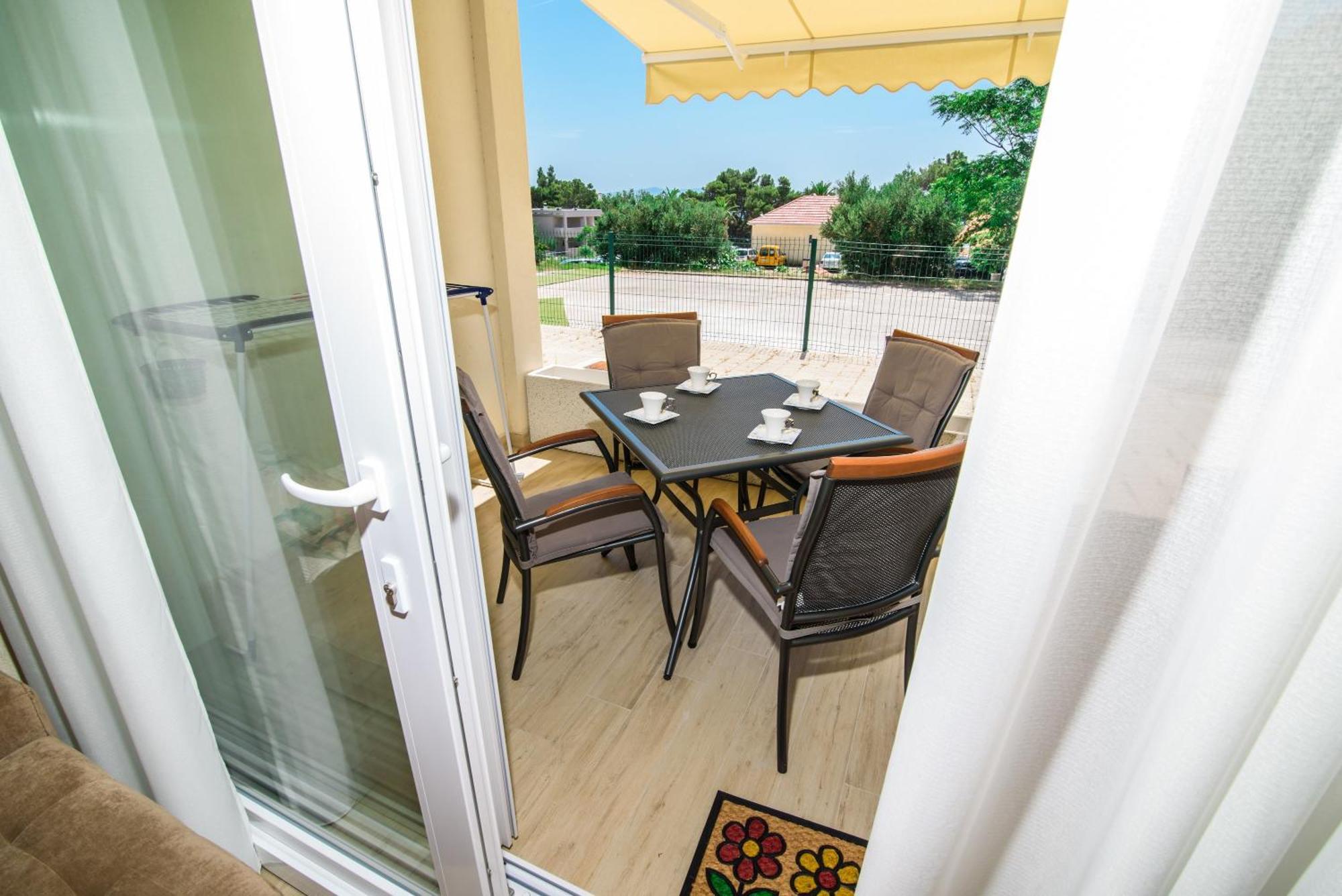 Apartments Leone Lukas Promajna Phòng bức ảnh