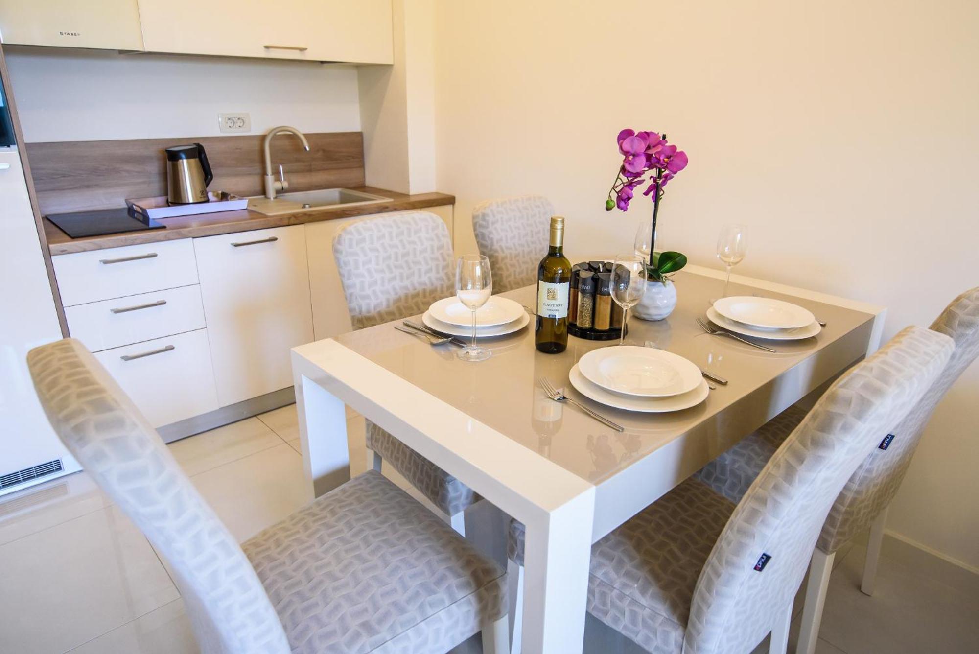 Apartments Leone Lukas Promajna Phòng bức ảnh