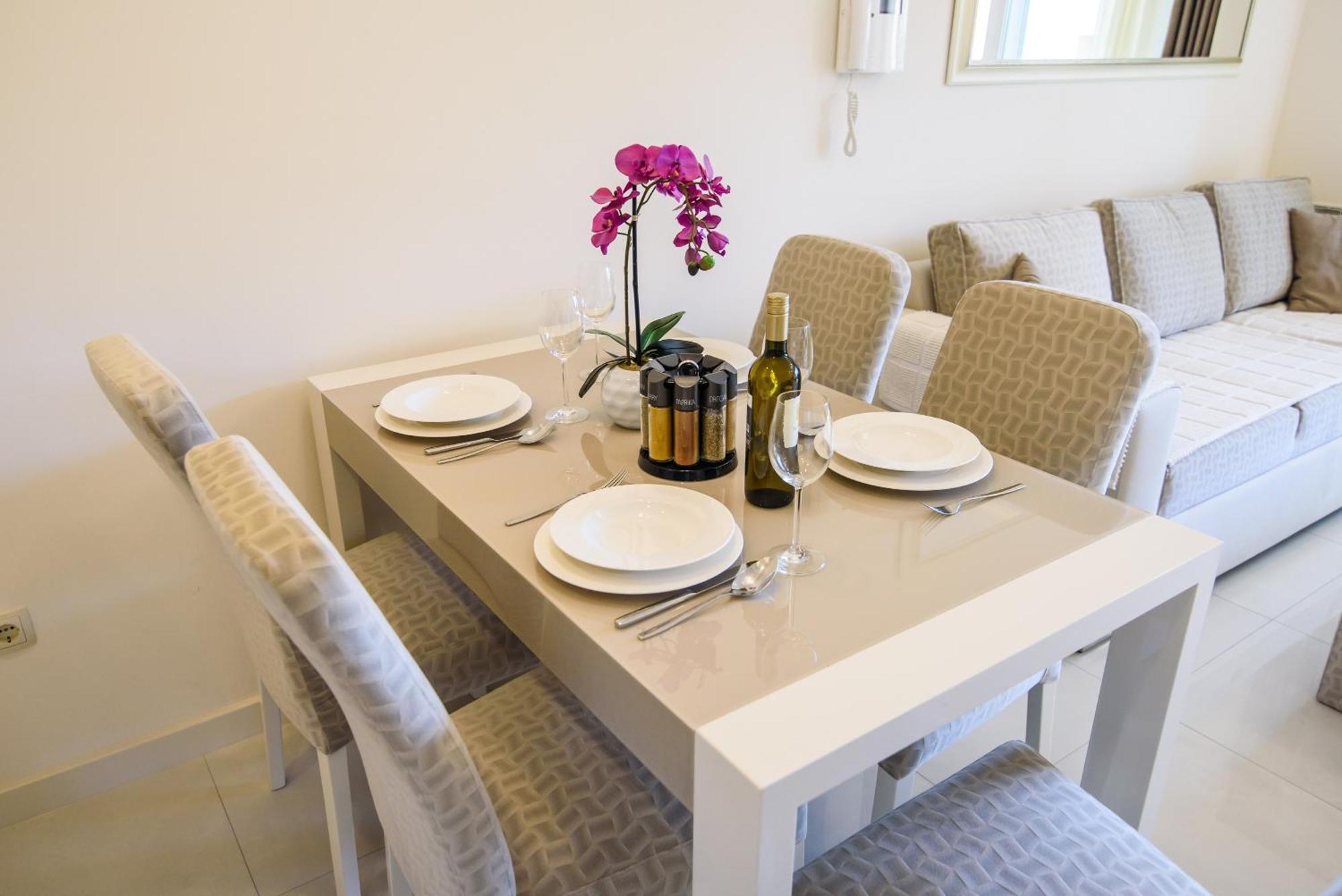 Apartments Leone Lukas Promajna Phòng bức ảnh