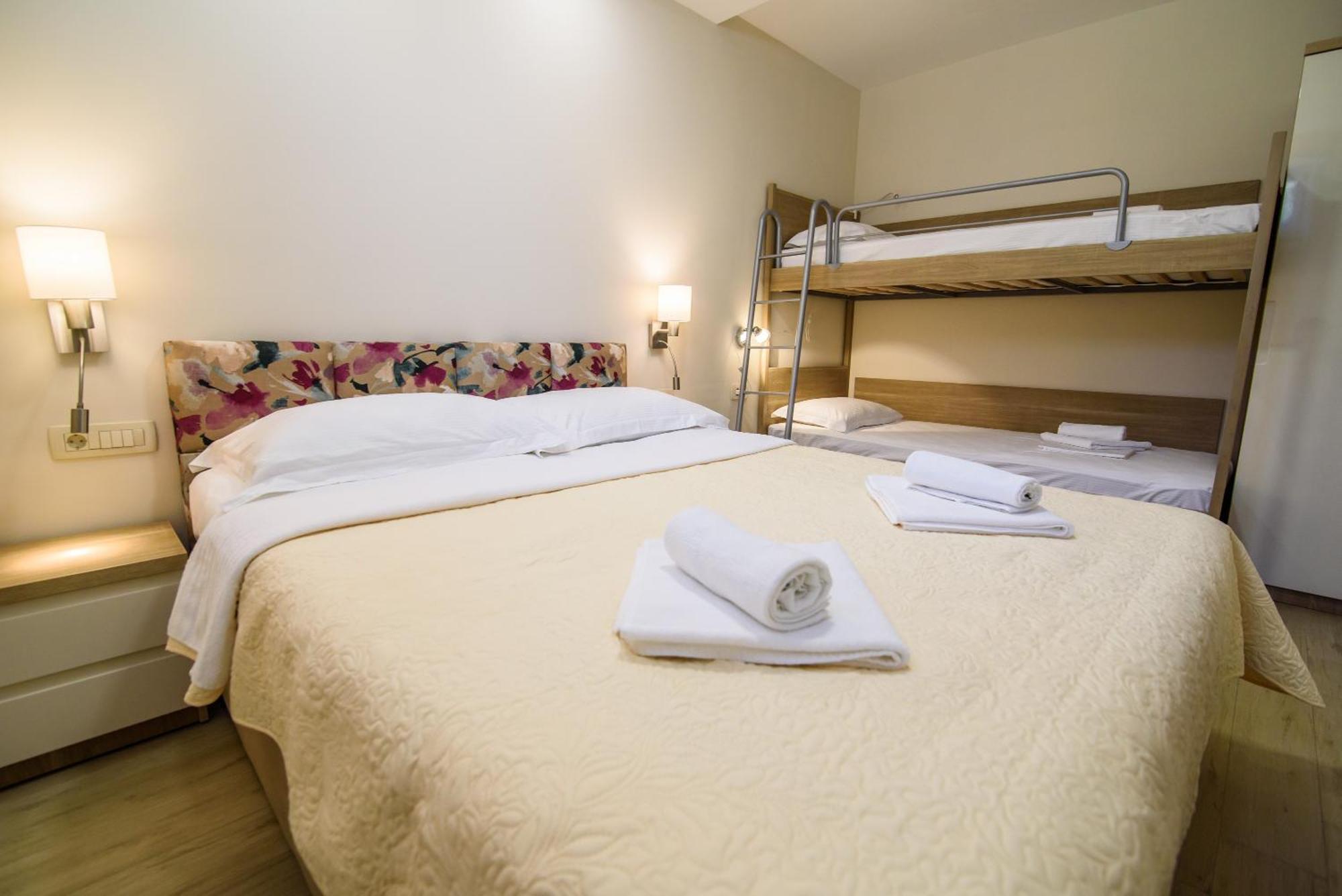 Apartments Leone Lukas Promajna Phòng bức ảnh