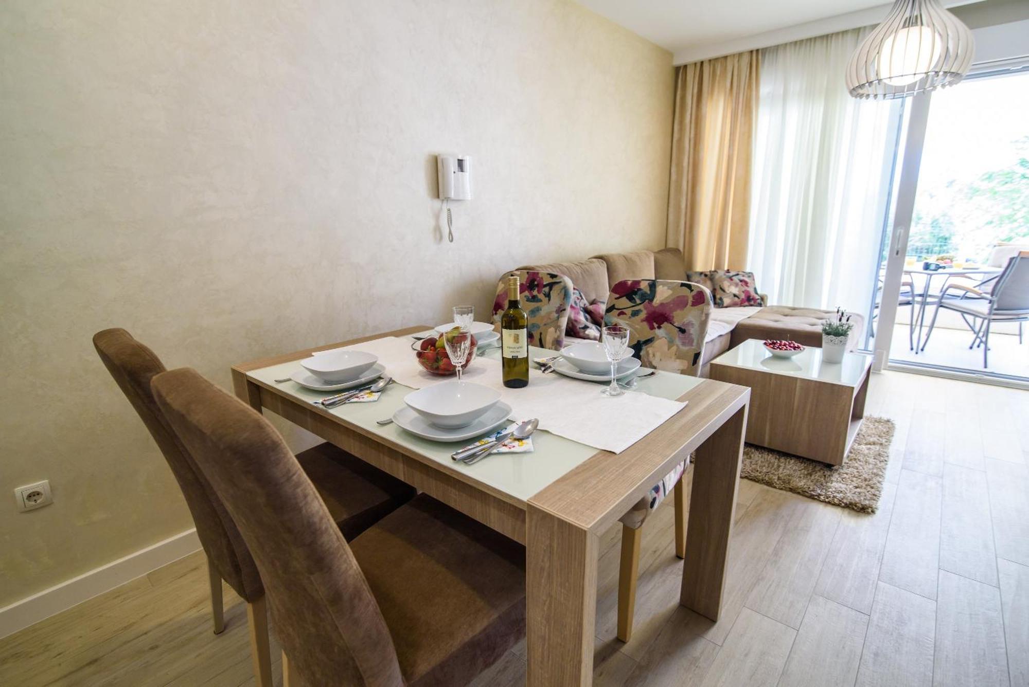 Apartments Leone Lukas Promajna Phòng bức ảnh