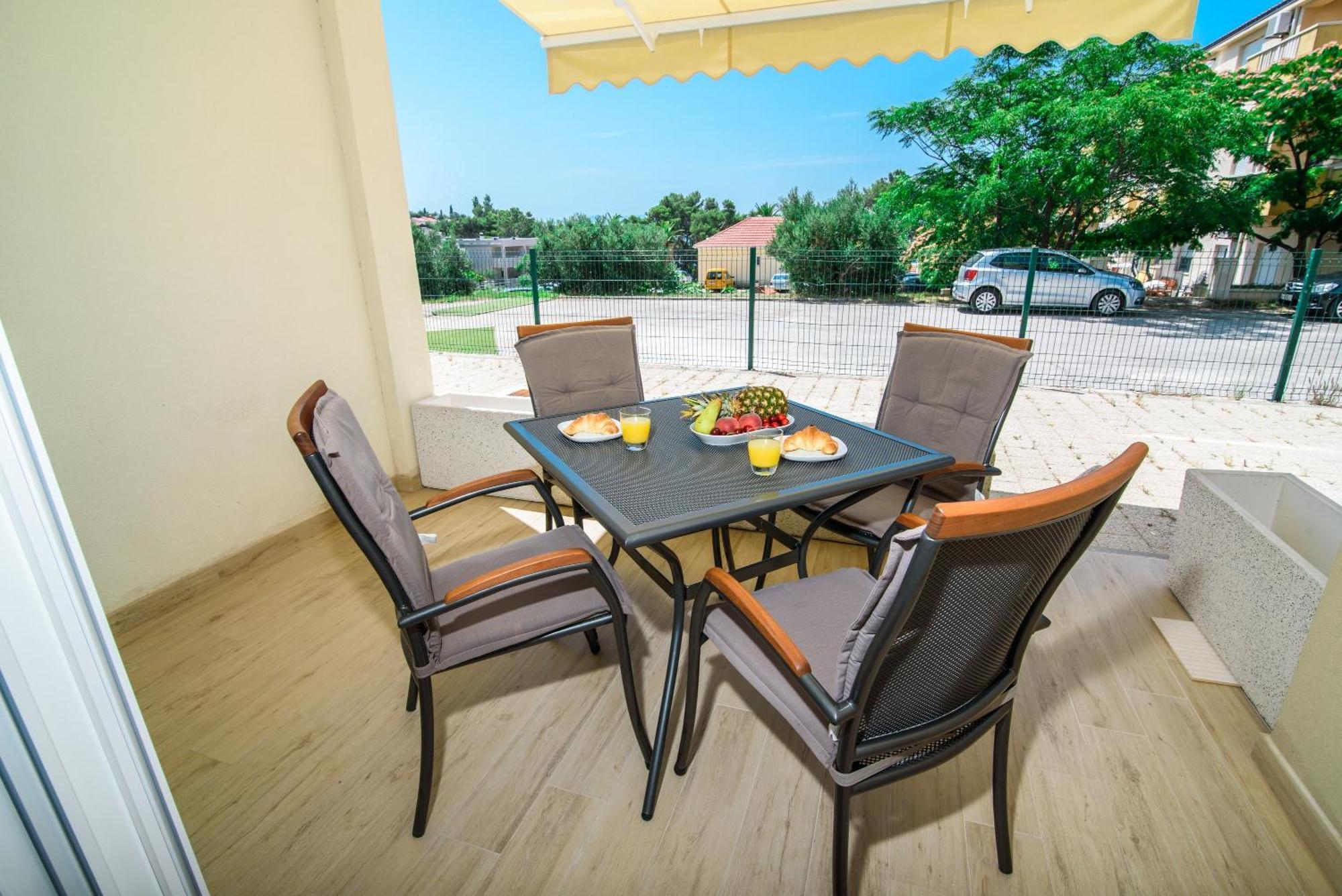 Apartments Leone Lukas Promajna Phòng bức ảnh
